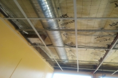 Gaine de ventilation en plafond des classes